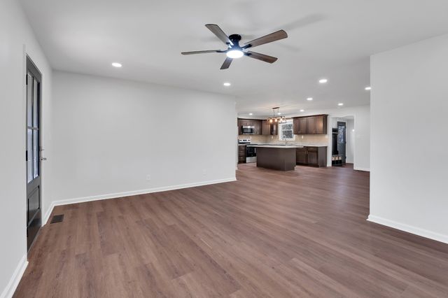 810 Frank Martin Rd, Shelbyville, TN 37160