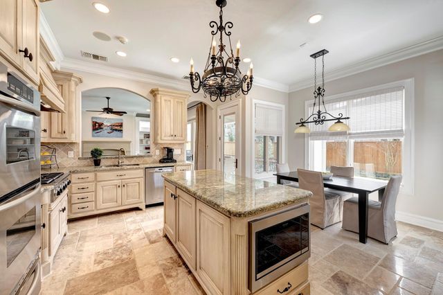 4315 Ione Street, Bellaire, TX 77401