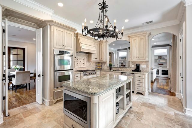 4315 Ione Street, Bellaire, TX 77401