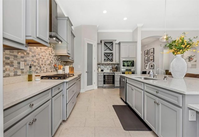 6916 NEOPOLITAN COURT, Apollo Beach, FL 33572