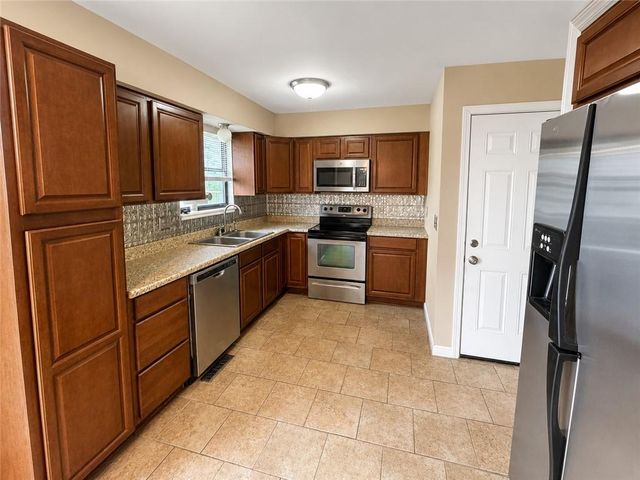 112 Sharon Lane, Garden City, MO 64747