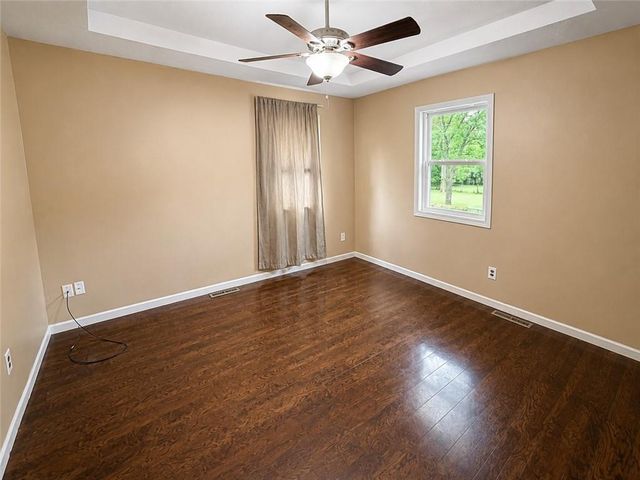 112 Sharon Lane, Garden City, MO 64747