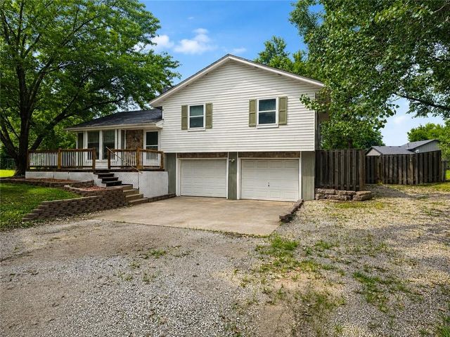 112 Sharon Lane, Garden City, MO 64747