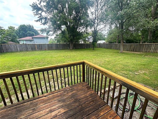 112 Sharon Lane, Garden City, MO 64747