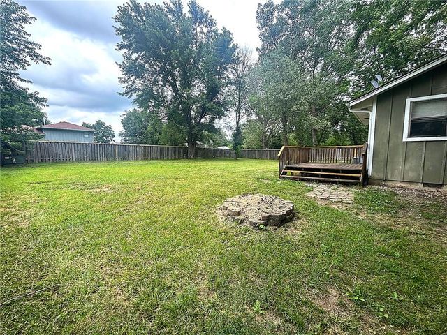 112 Sharon Lane, Garden City, MO 64747