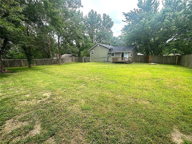 112 Sharon Lane, Garden City, MO 64747