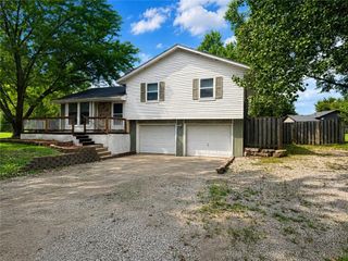 112 Sharon Lane, Garden City, MO 64747