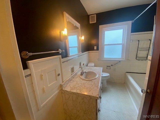 27 Henley Road Lower, Buffalo, NY 14216