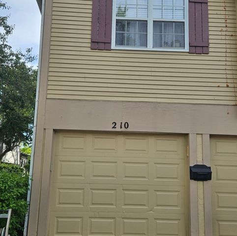210 Redwood Court, Vernon Hills, IL 60061