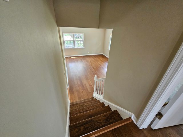 210 Redwood Court, Vernon Hills, IL 60061