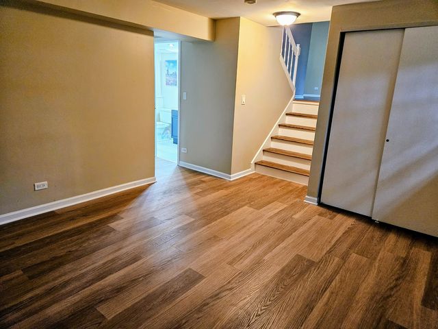 210 Redwood Court, Vernon Hills, IL 60061
