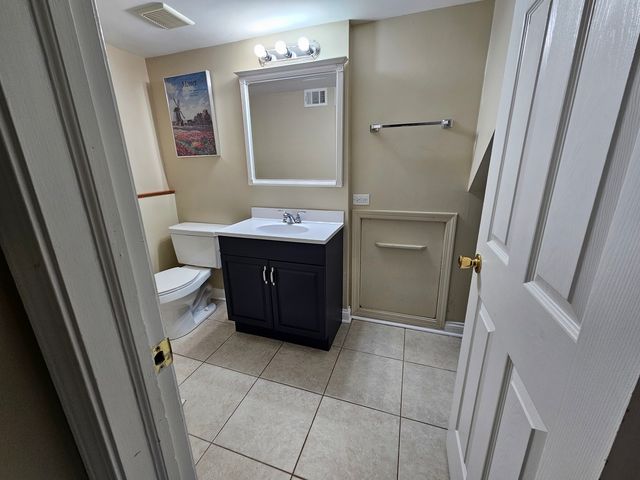 210 Redwood Court, Vernon Hills, IL 60061