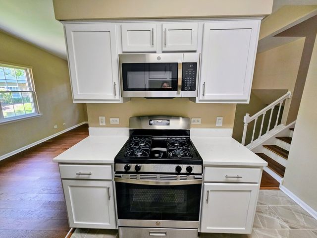 210 Redwood Court, Vernon Hills, IL 60061
