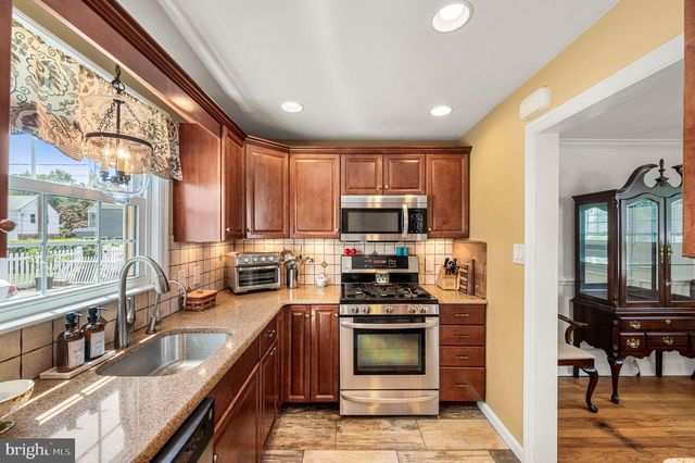 203 PINE RIDGE RD, Havertown, PA 19083