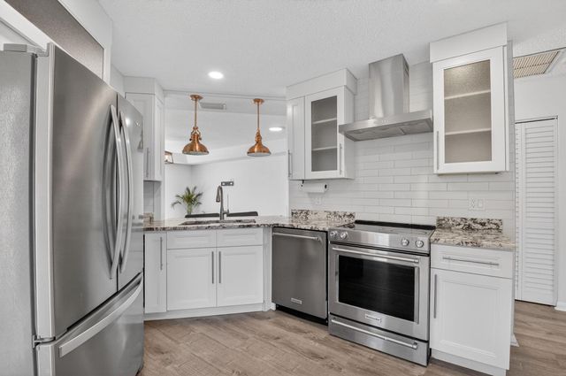 9074 Chatsworth Cascades, Boca Raton, FL 33434