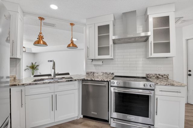 9074 Chatsworth Cascades, Boca Raton, FL 33434