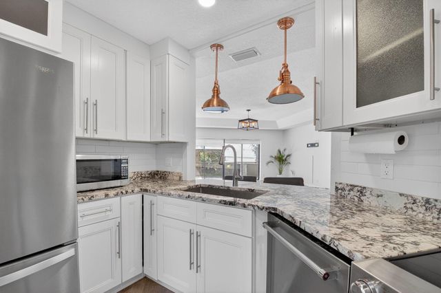 9074 Chatsworth Cascades, Boca Raton, FL 33434