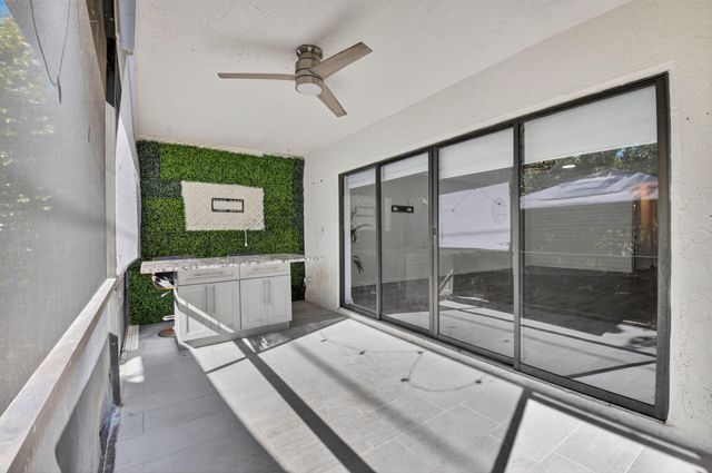 9074 Chatsworth Cascades, Boca Raton, FL 33434