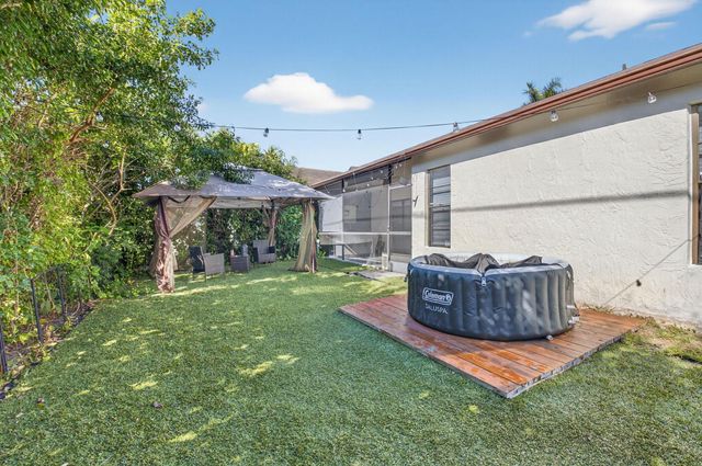 9074 Chatsworth Cascades, Boca Raton, FL 33434