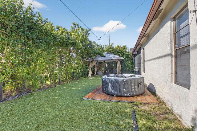 9074 Chatsworth Cascades, Boca Raton, FL 33434