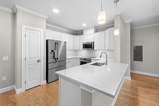 485 Blue Hills Parkway 10, Milton, MA 02186