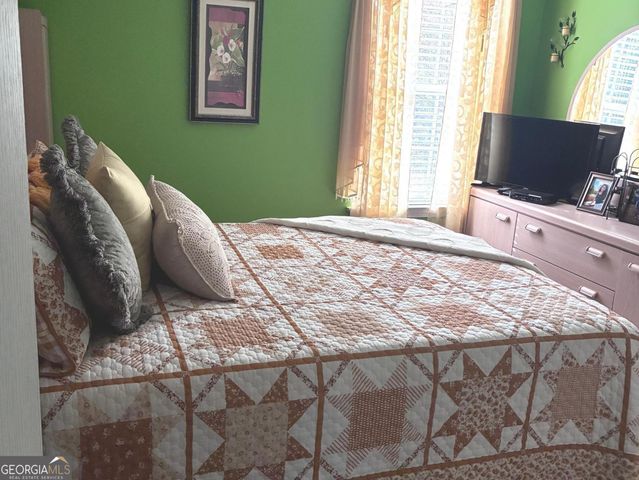 4323 Grove Lake Street, Loganville, GA 30052