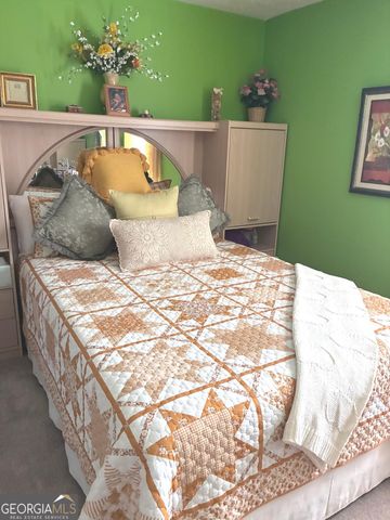 4323 Grove Lake Street, Loganville, GA 30052