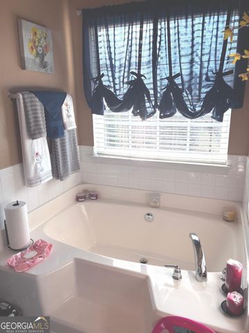 4323 Grove Lake Street, Loganville, GA 30052