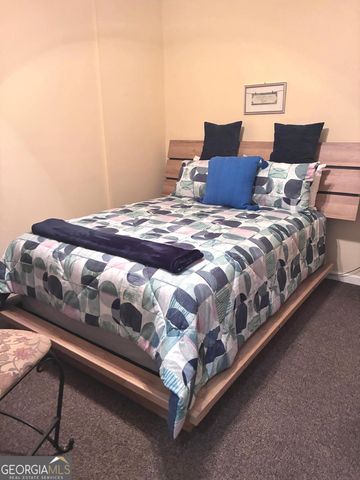 4323 Grove Lake Street, Loganville, GA 30052