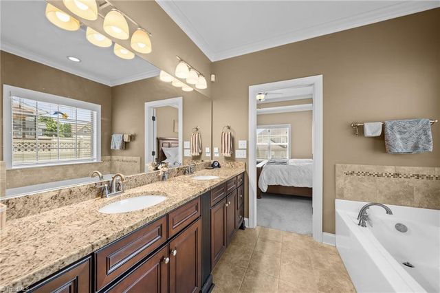 3445 Grandview Crossing Lane, Pfafftown, NC 27040