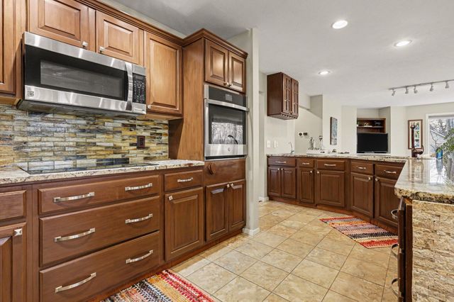 2011 Knollpoint Drive Ne, Ada Twp, MI 49301