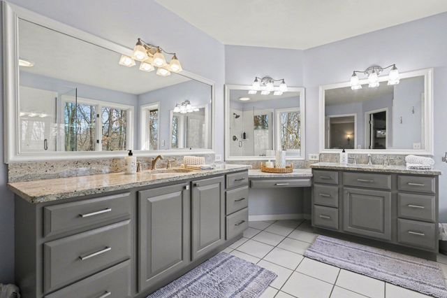 2011 Knollpoint Drive Ne, Ada Twp, MI 49301