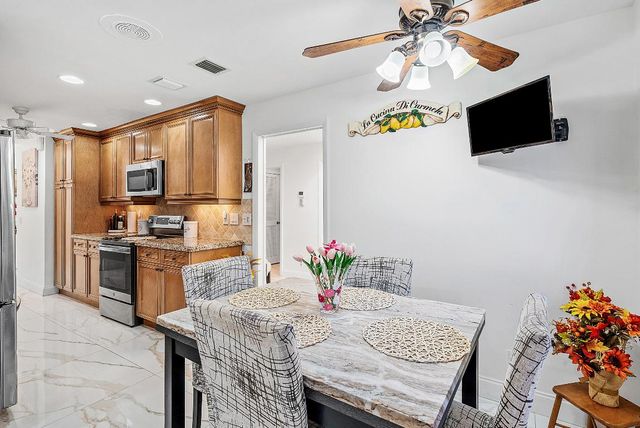 6858 Fountains Circle, Lake Worth, FL 33467