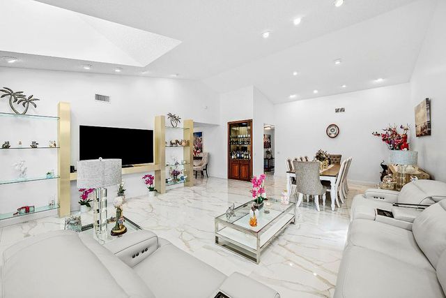 6858 Fountains Circle, Lake Worth, FL 33467