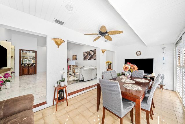 6858 Fountains Circle, Lake Worth, FL 33467