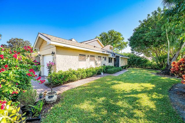 6858 Fountains Circle, Lake Worth, FL 33467