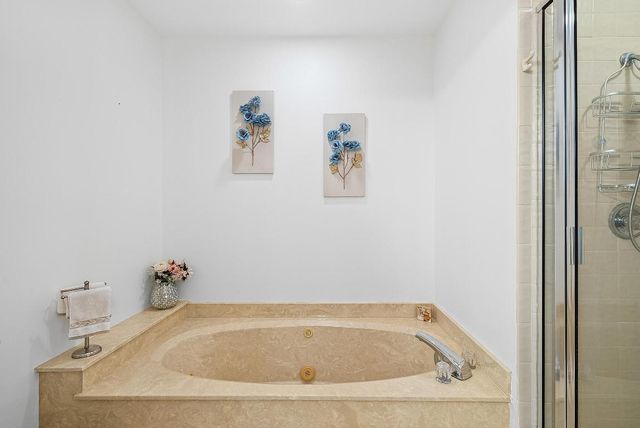 6858 Fountains Circle, Lake Worth, FL 33467