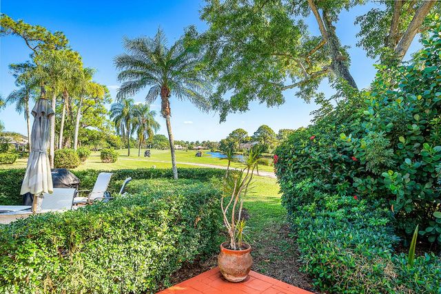 6858 Fountains Circle, Lake Worth, FL 33467