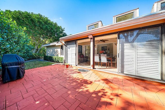 6858 Fountains Circle, Lake Worth, FL 33467