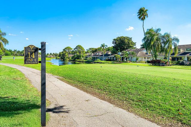 6858 Fountains Circle, Lake Worth, FL 33467