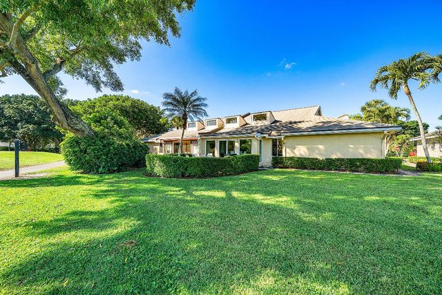 6858 Fountains Circle, Lake Worth, FL 33467