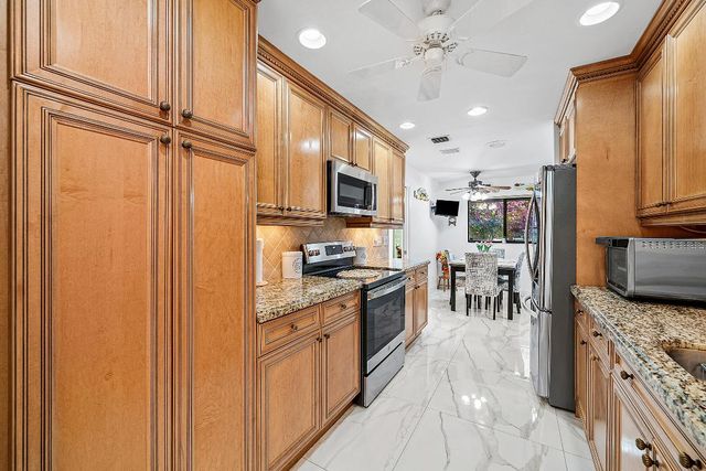 6858 Fountains Circle, Lake Worth, FL 33467