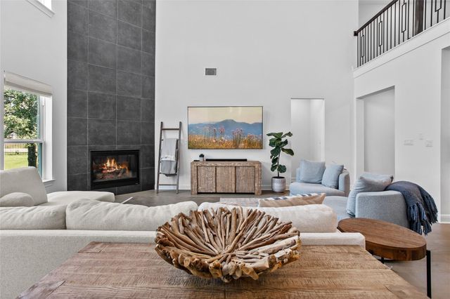 707 Two Creeks LN, Austin, TX 78737