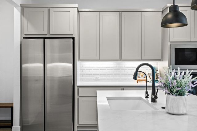 707 Two Creeks LN, Austin, TX 78737