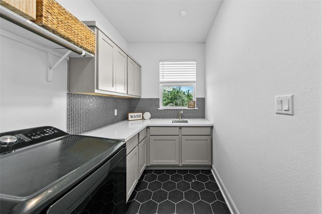 707 Two Creeks LN, Austin, TX 78737