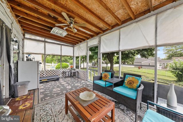 36 APPLE AVE, Bellmawr, NJ 08031