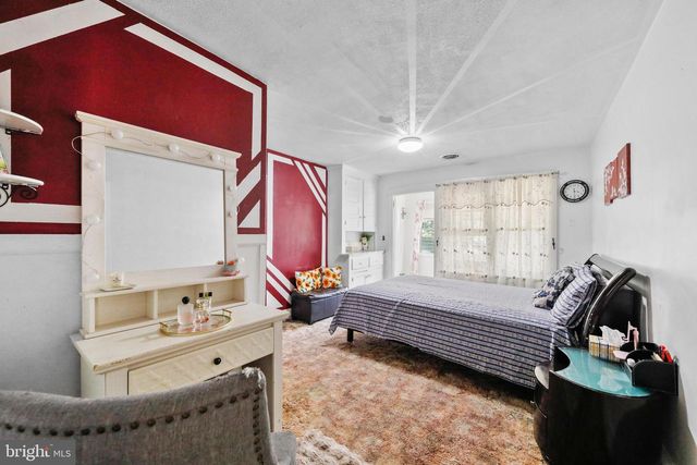 36 APPLE AVE, Bellmawr, NJ 08031