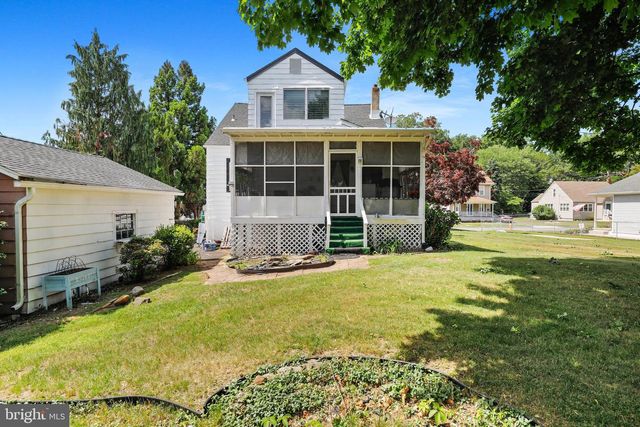 36 APPLE AVE, Bellmawr, NJ 08031