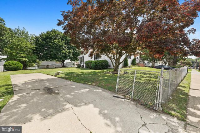 36 APPLE AVE, Bellmawr, NJ 08031