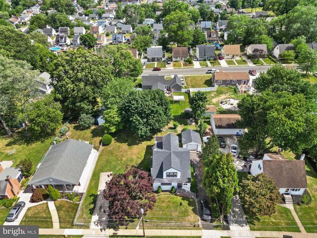 36 APPLE AVE, Bellmawr, NJ 08031